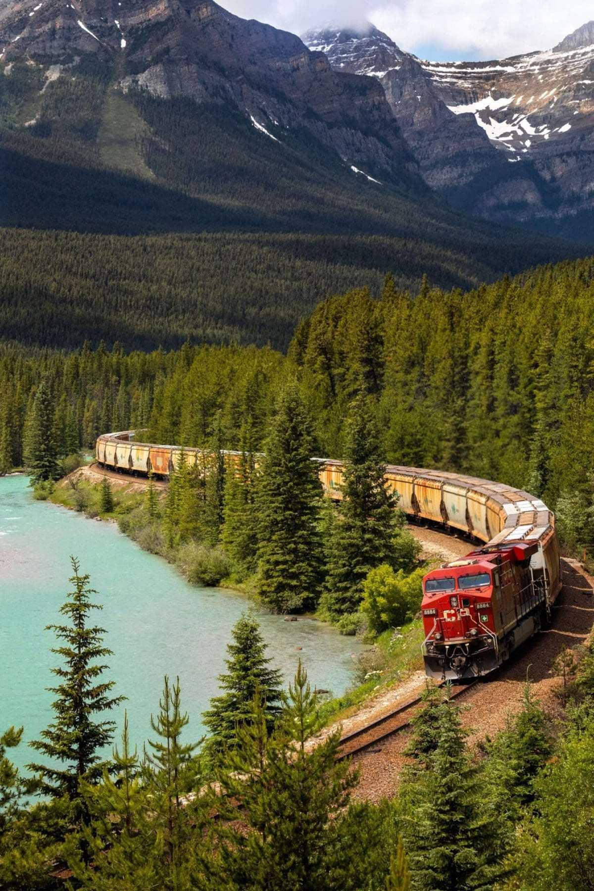 Travelers Guide To Canada Tourism: Know 8 Important Things 18 Train services in Canada