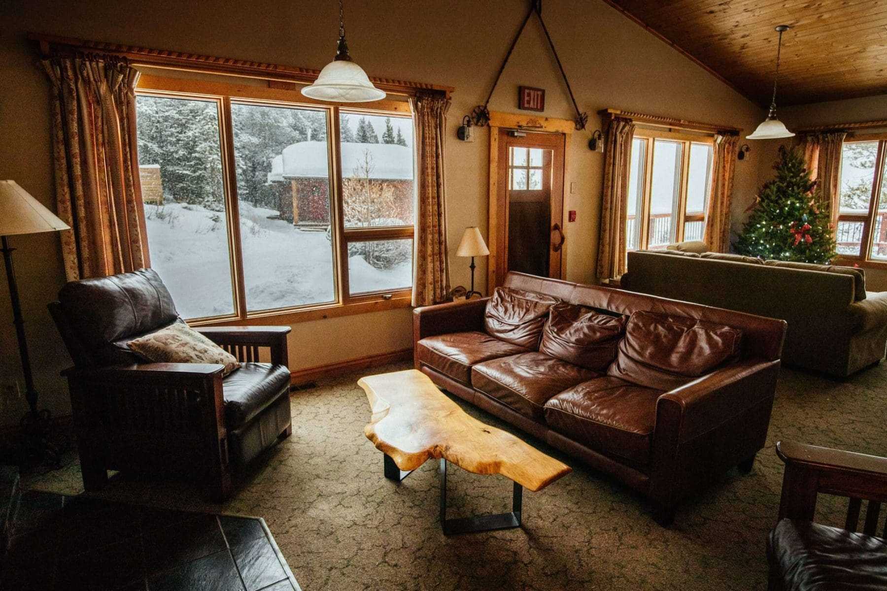 Travelers Guide To Canada Tourism: Know 8 Important Things 12 canada lodge