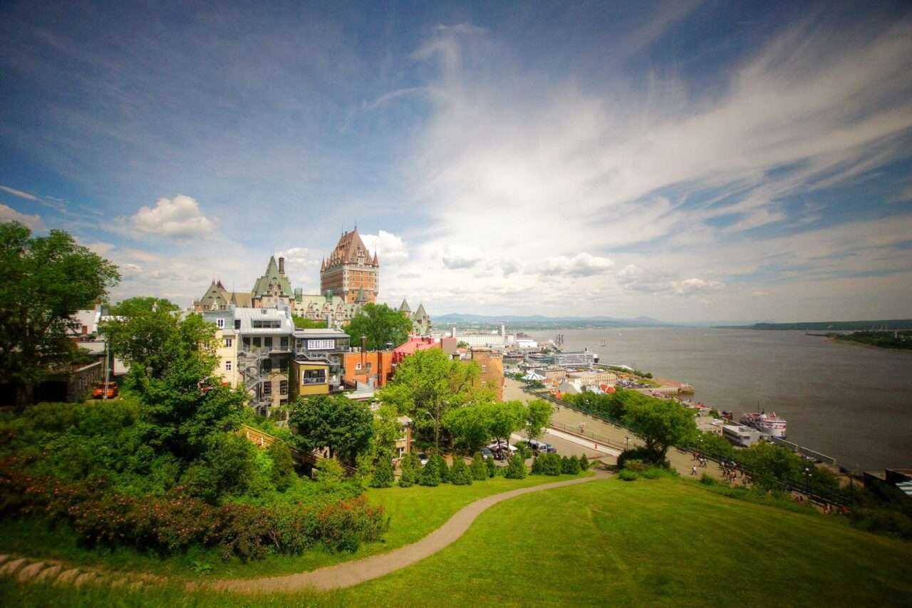 The Amazing Tourist Guide - Visiting Canada 16 The Amazing Tourist Guide - Visiting Canada 10
