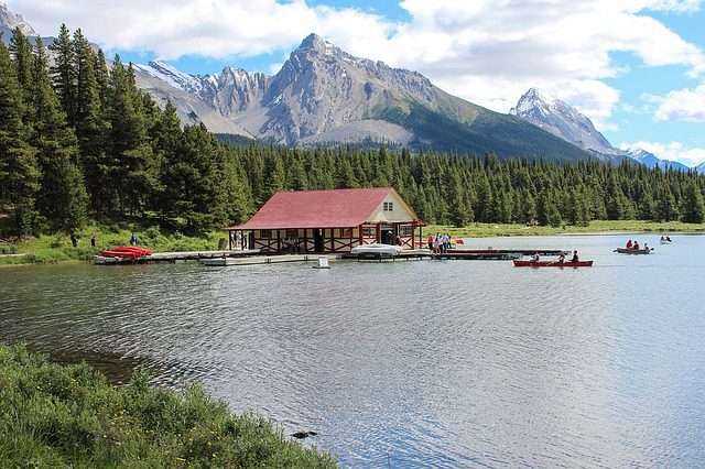 Maligne Lake : 6 Heavenly Hiking Trails 16 Maligne Lake : 6 Heavenly Hiking Trails 6