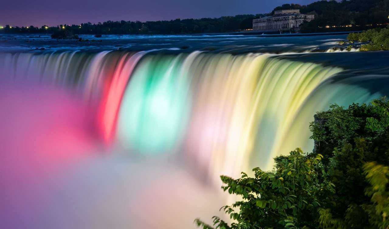 The Amazing Tourist Guide - Visiting Canada 13 The Amazing Tourist Guide - Visiting Canada 7