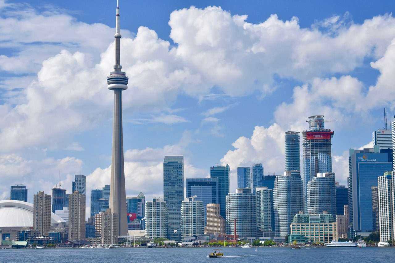 The Amazing Tourist Guide - Visiting Canada 15 The Amazing Tourist Guide - Visiting Canada 9