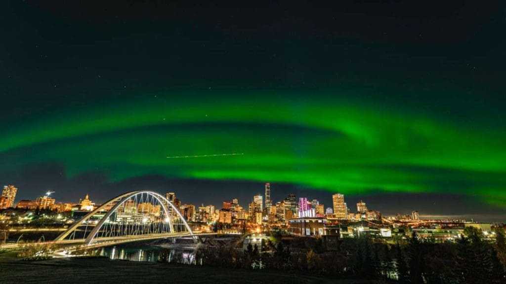 9 Best Places to See Aurora Borealis in Canada. 7 9 Best Places to See Aurora Borealis in Canada. 4