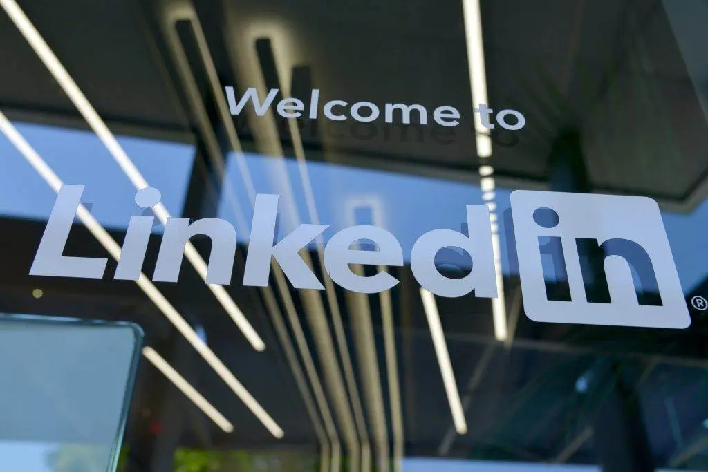 What Is One Advantage of Advertising on LinkedIn? What is One Advantage of Advertising on LinkedIn