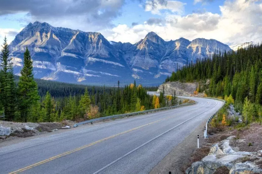 Icefields Parkway - 14 Best Places To Explore! 4