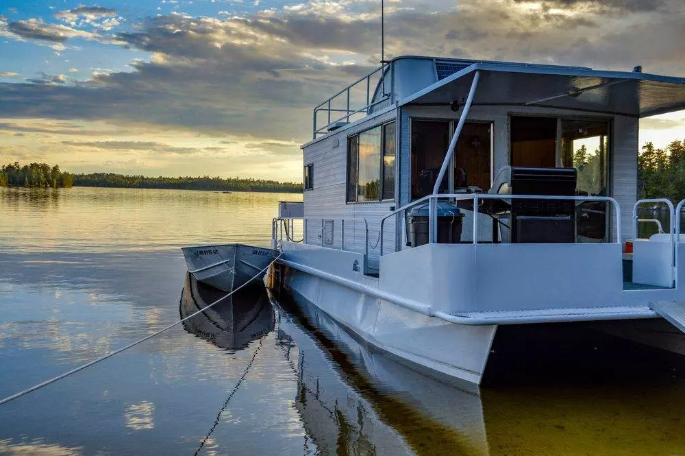 7 Best Houseboat rentals in Ontario 7