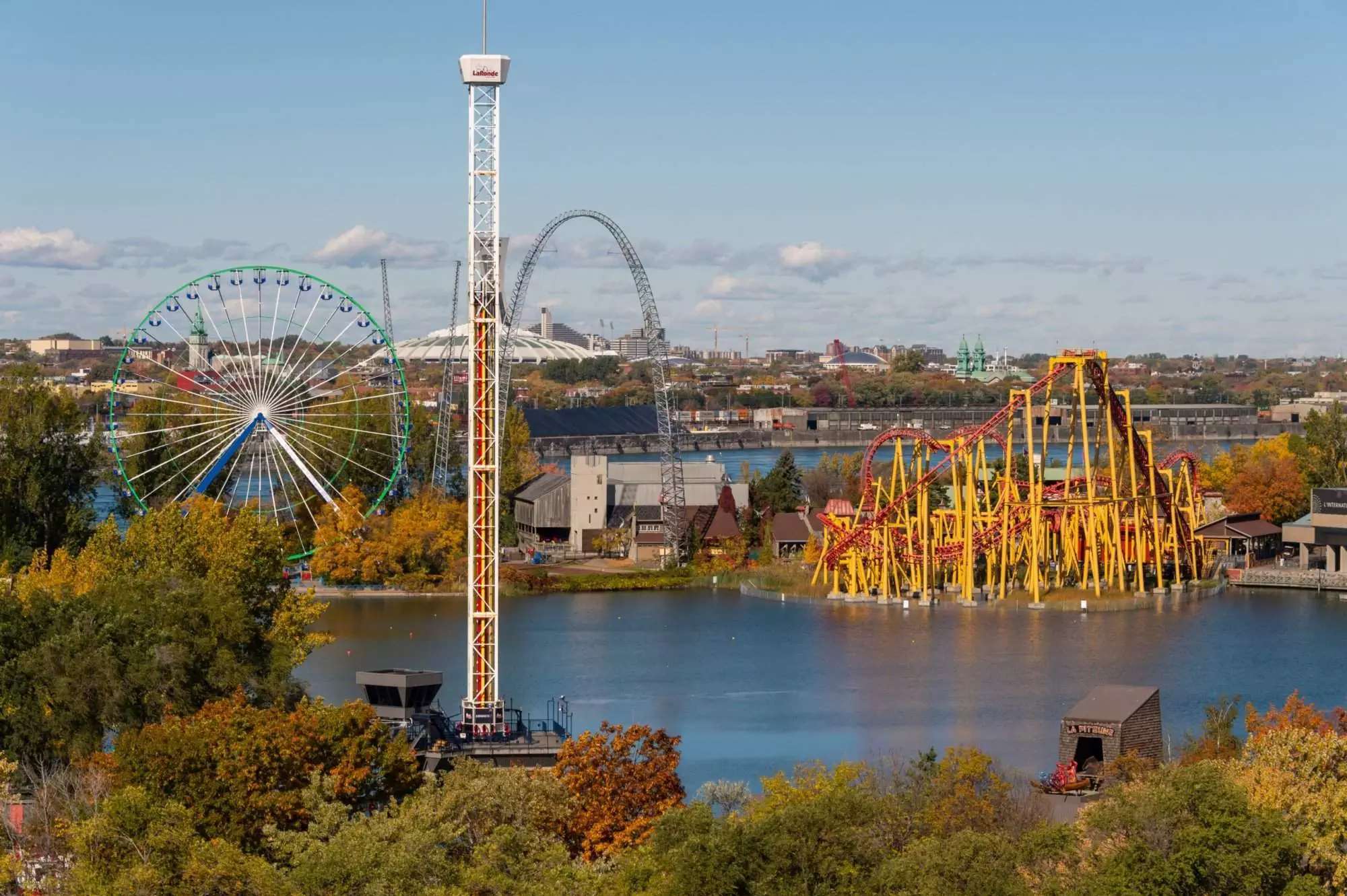 theme parks in Canada