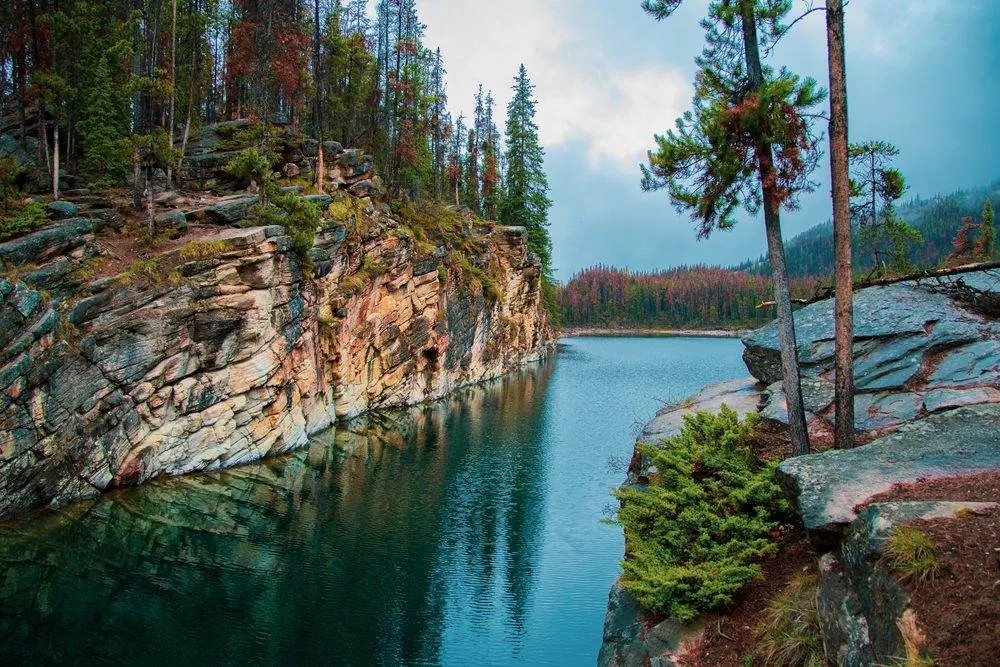 Top 12 Beautiful Jasper Lakes to Explore 5