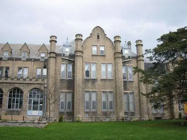 Top 10 Amazing Schools In Canada