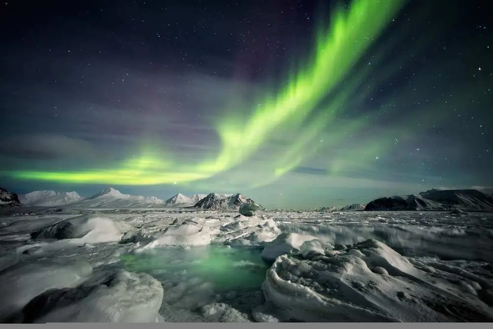 Great Slave Lake - 15 Reasons To Make A Visit! northen lights
