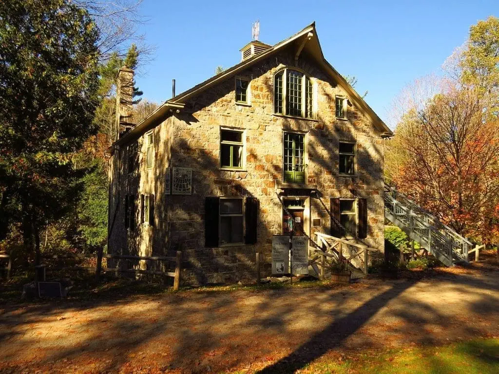 Almonte Ontario - 15 Beautiful Reasons To Visit! Mill of Kintail