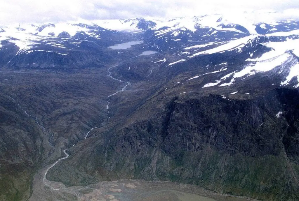 Explore Baffin Island and 8 Best Places Around It!