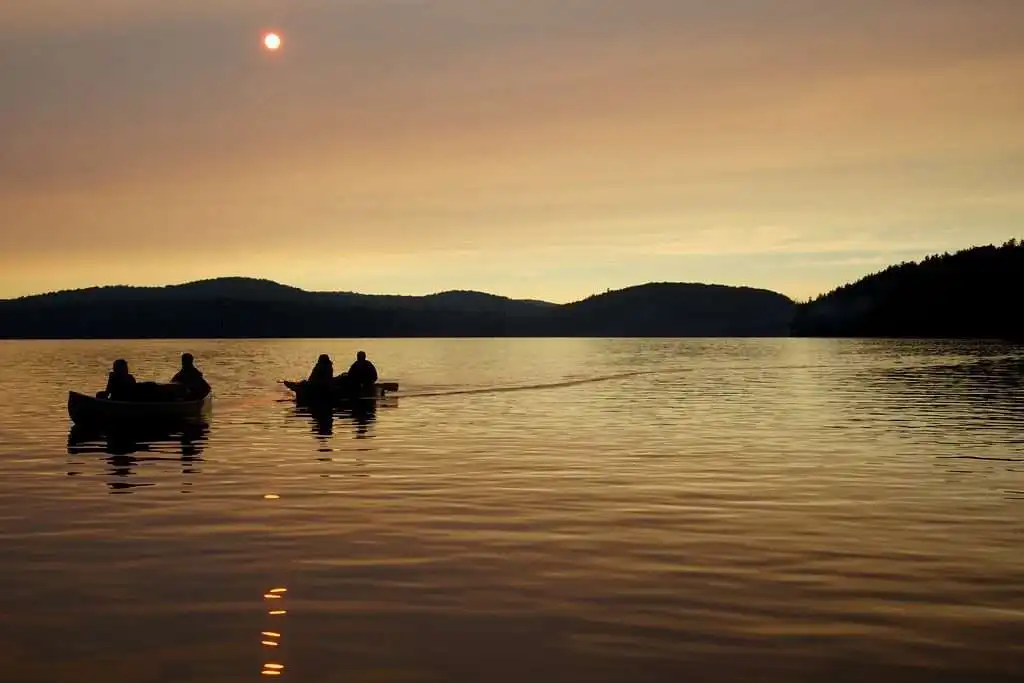 USA vs Canada: How Gambling Can Differ 10 Algonquin Park, Lake Opeongo, Canoeing and sunset