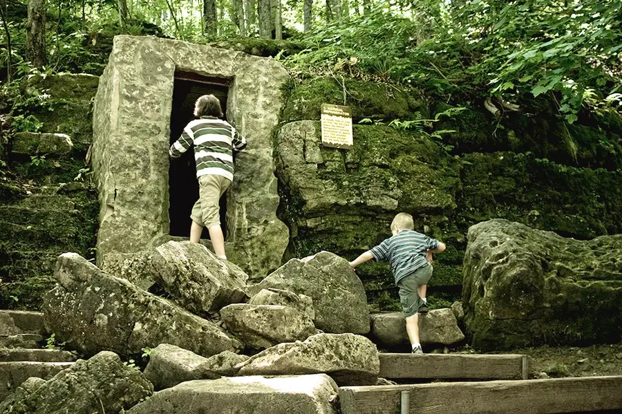 Everything You Can Do at the Blue Mountains Scenic Caves? People in Blue Mountains Scenic Caves