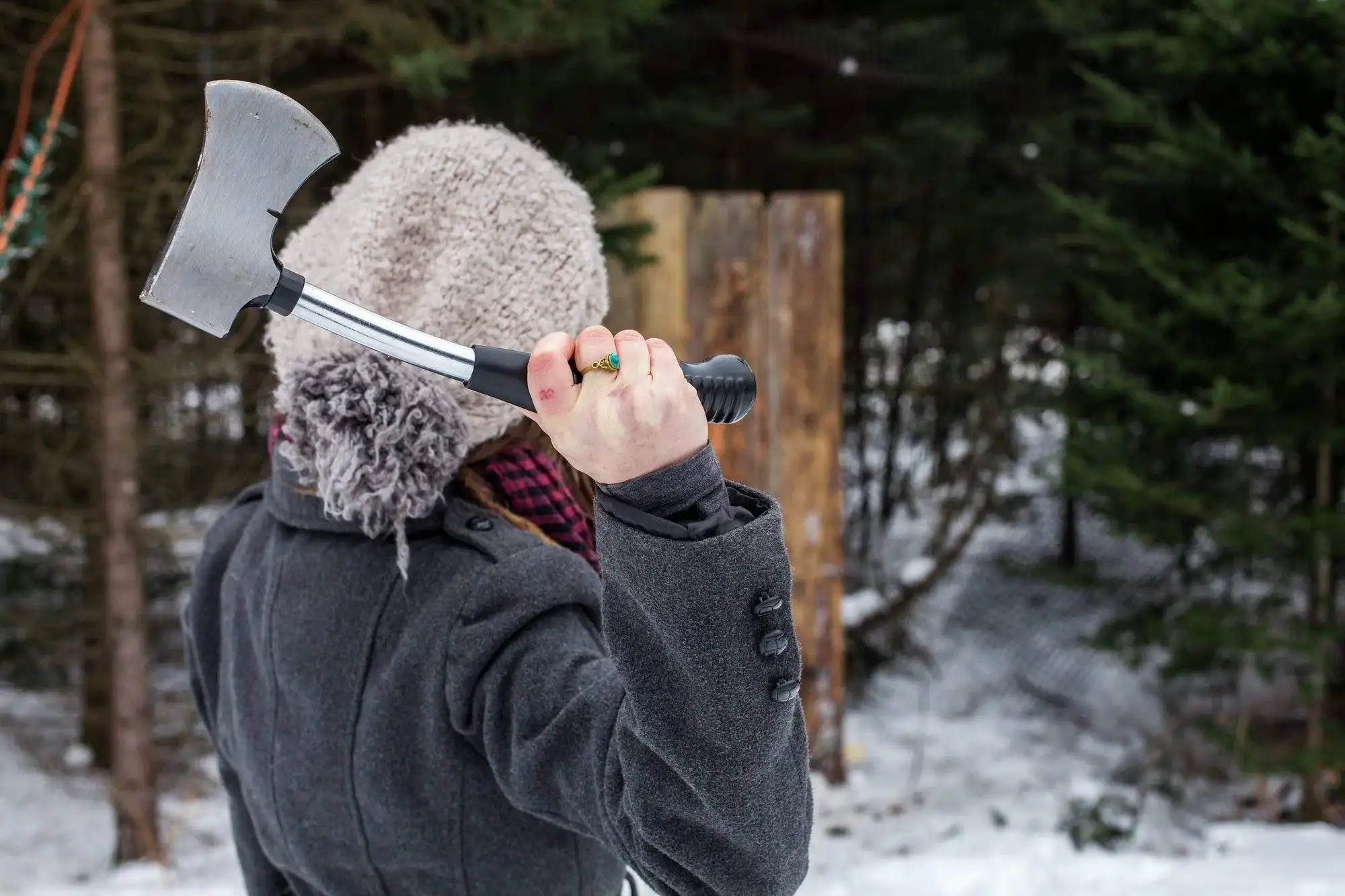 6 Incredible Axe Throwing Toronto Establishments to Explore