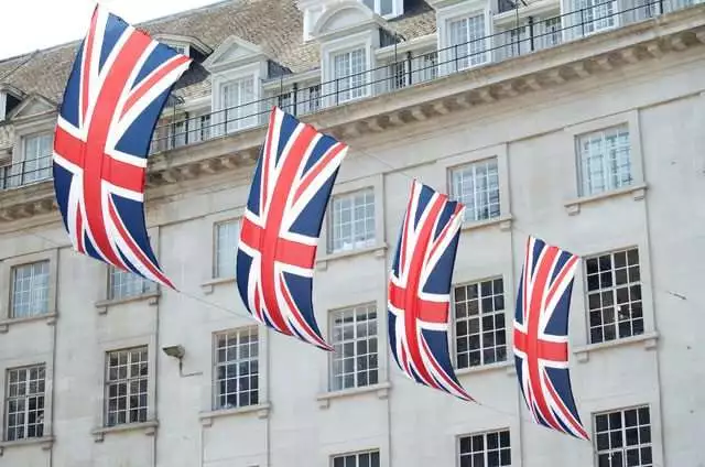 A Detailed Guide to Migrating to the UK - 5 Tips! 3