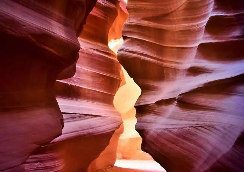 A Guide To Visiting Antelope Canyon: 3 Best Places 2