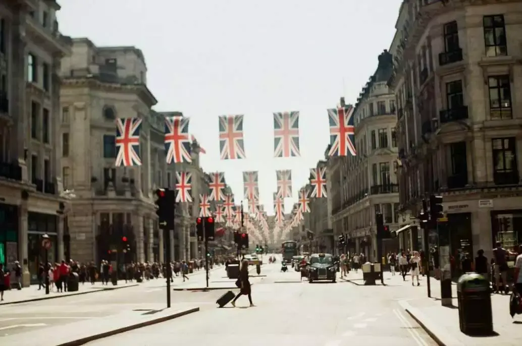 The Complete Guide to Immigrating to Britain 7 The Complete Guide to Immigrating to Britain 3