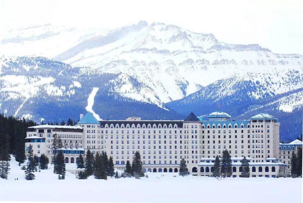 6 Awesome Lake Louise Hotels For Your Next Vacation 4
